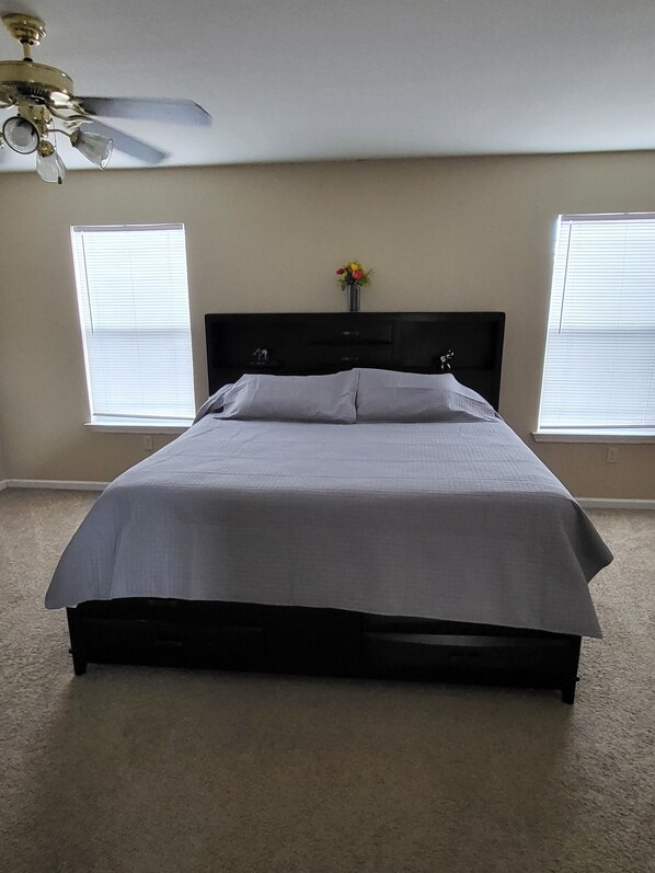 3 bedrooms, desk, iron/ironing board, travel crib