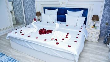 Junior Suite | In-room safe, desk, iron/ironing board, free cribs/infant beds