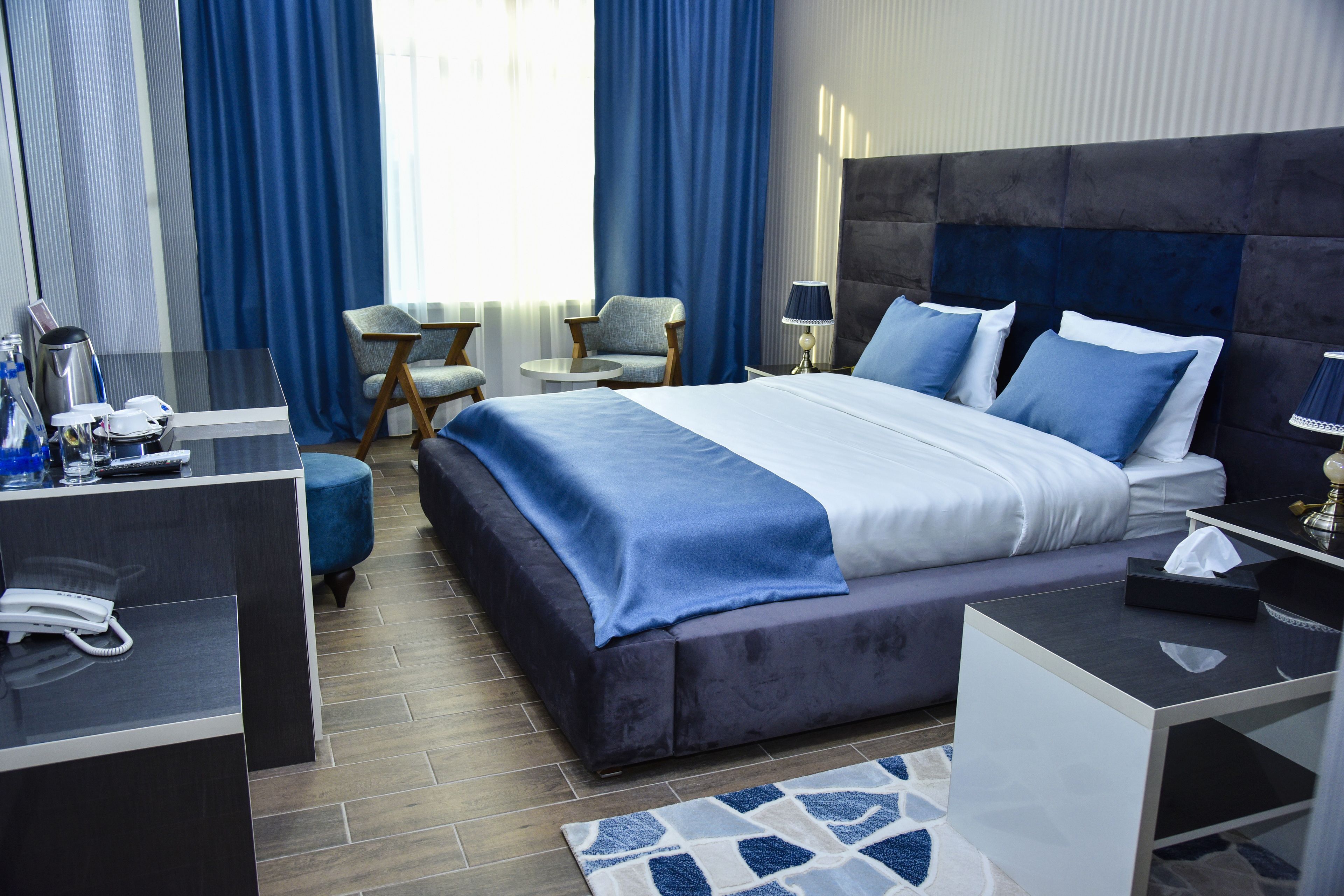 高级房 | 客房内保险箱、办公桌、熨斗/熨板、免费婴儿床