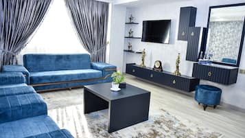 Business Room | Living area | Flat-screen TV