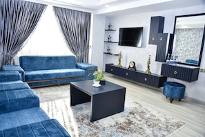 Business Room | Living area | Flat-screen TV - Supreme Hotel Baku (Baku)