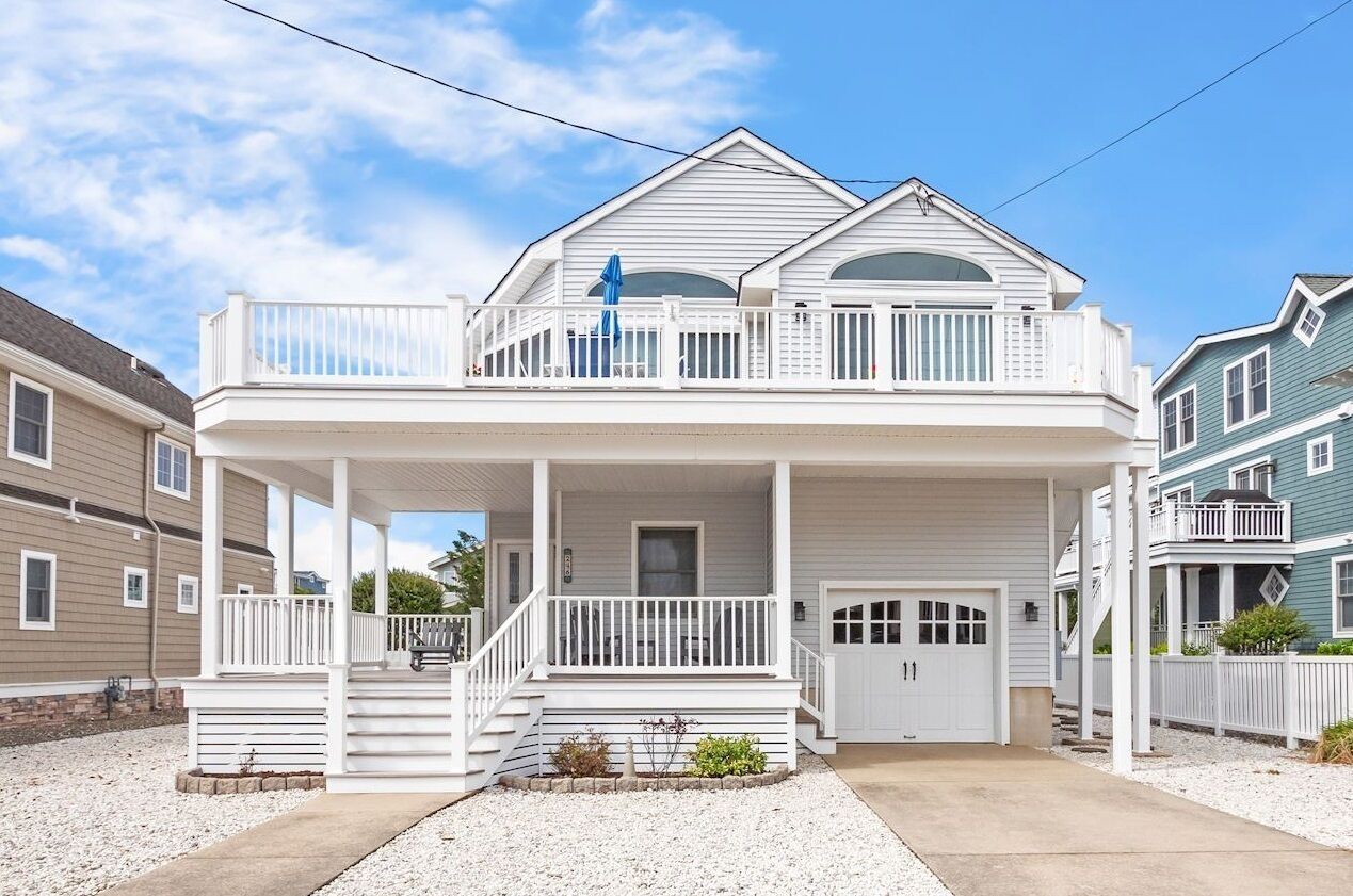 Relax is this Avalon upside down home located in a quiet neighborhood.