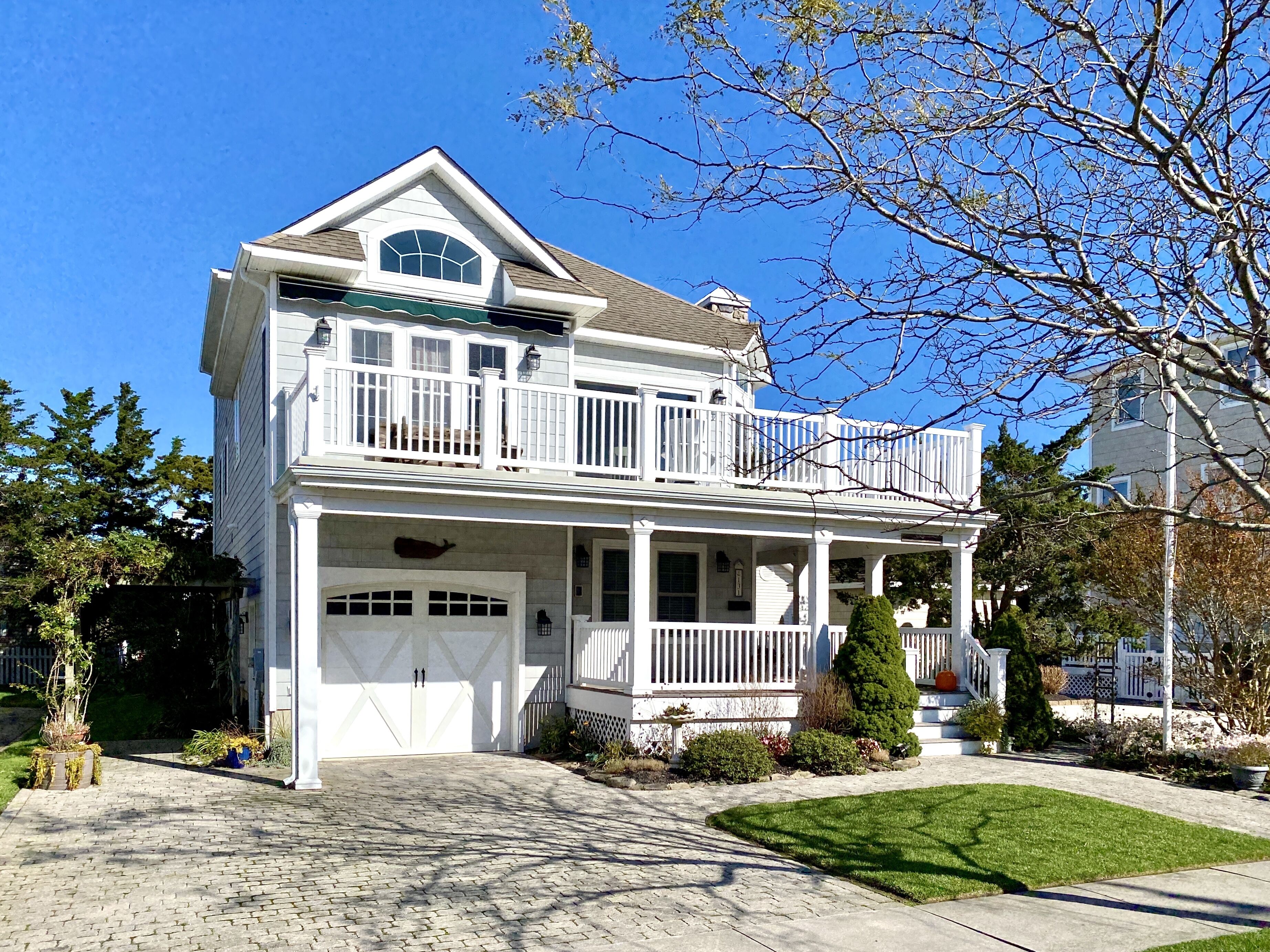 Lovely new 5 bedroom, 4 bath home with views of the ocean from the master suite and front deck