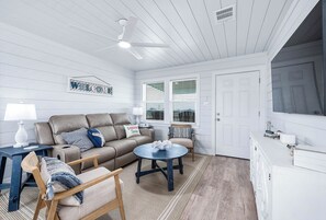 Smart TV - Coastal Bungalow Close to ICW & Beach (Sargent)