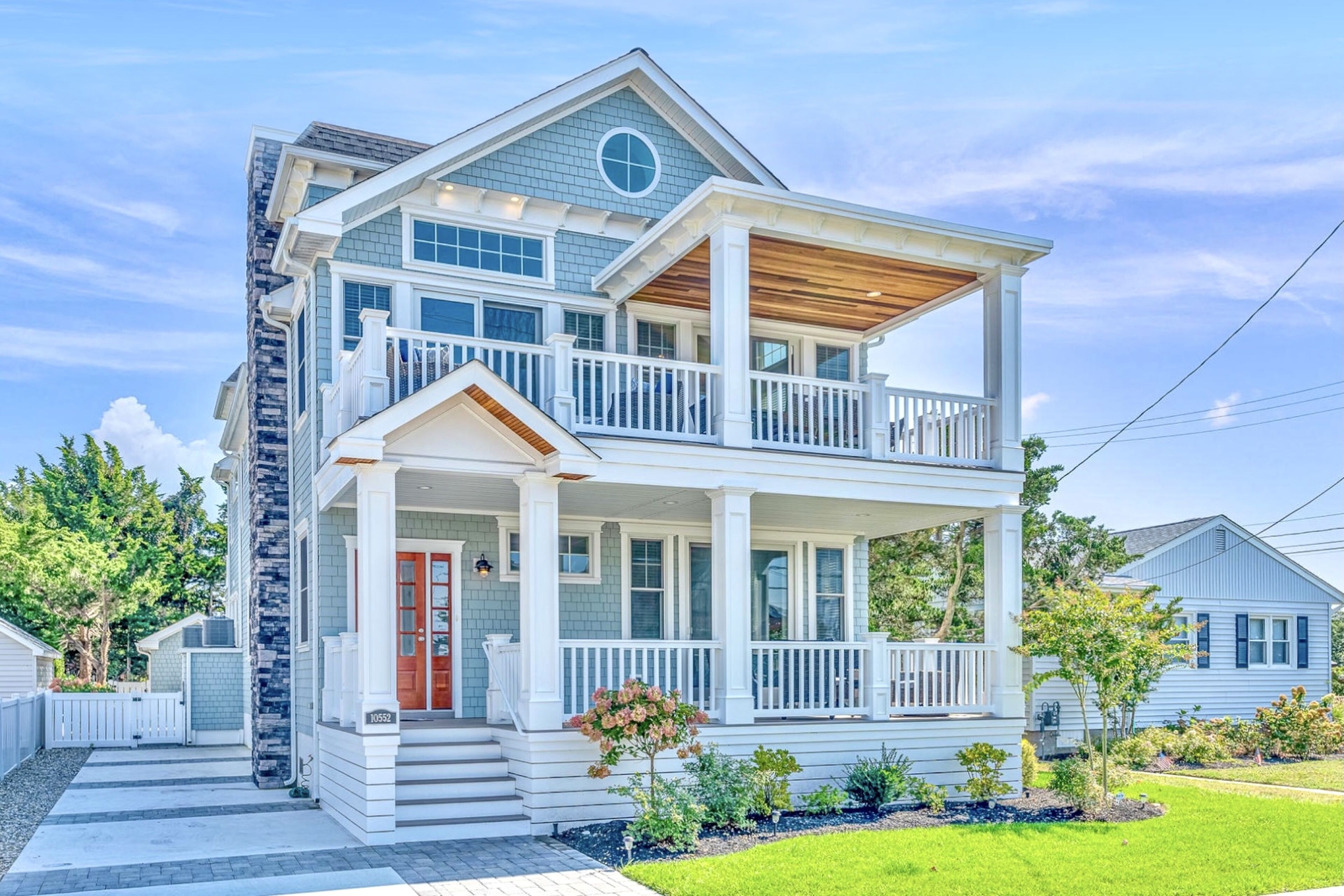 HEATED POOL, 5BDRM, 5BATH - This professionally decorated dream vacation home is brand new for the 2019 season with 5 bedrooms, 5 full baths and a heated pool.