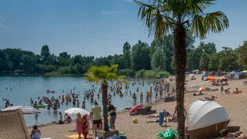 In Strandnähe, Liegestühle