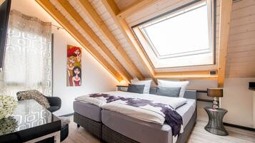 1 bedroom, desk, travel crib, free WiFi