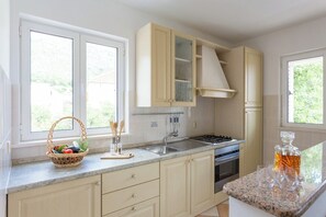 Fridge, microwave, oven, stovetop