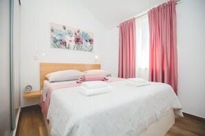 1 slaapkamer, een strijkplank/strijkijzer, wifi, beddengoed