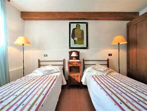 6 chambres, lit de bébé portatif, accès au Wi-Fi (inclus)
