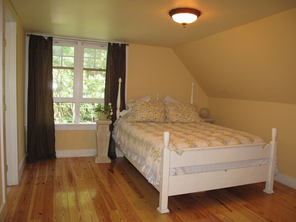 1 bedroom, desk, free WiFi, bed sheets