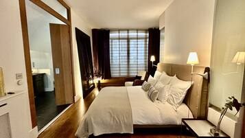 4 chambres, coffres-forts dans les chambres, bureau