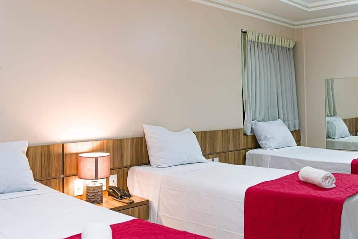 Tripla Standard, 3 letti singoli | 1 camera, minibar, tende oscuranti, insonorizzazione