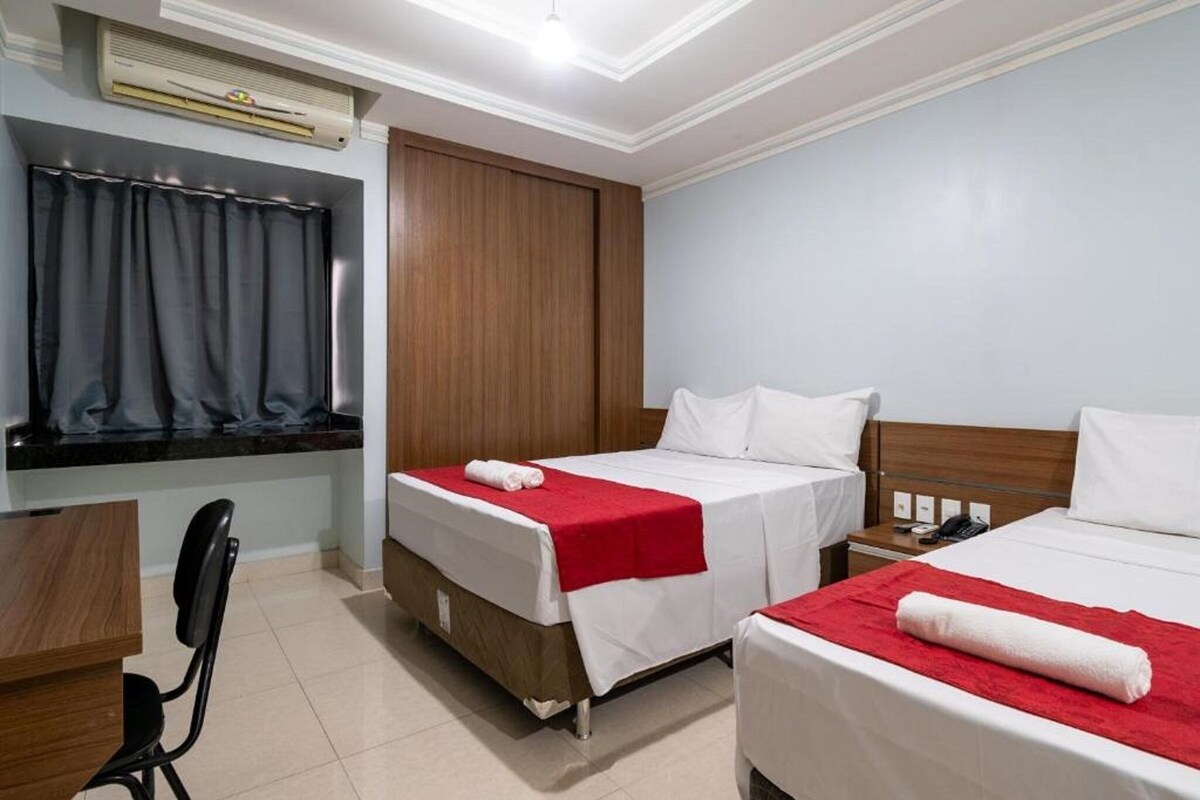 Minibar, cortinas blackout, sistema de insonorización y wifi gratis 