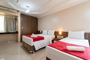 Minibar, cortinas blackout, sistema de insonorización y wifi gratis 