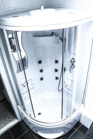 Premium bedding, blackout curtains, free WiFi, bed sheets - CITY Hostel (Irkutsk)