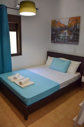 2 bedrooms, iron/ironing board, WiFi, bed sheets