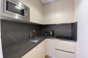 Réfrigérateur, four, plaque de cuisson, lave-vaisselle