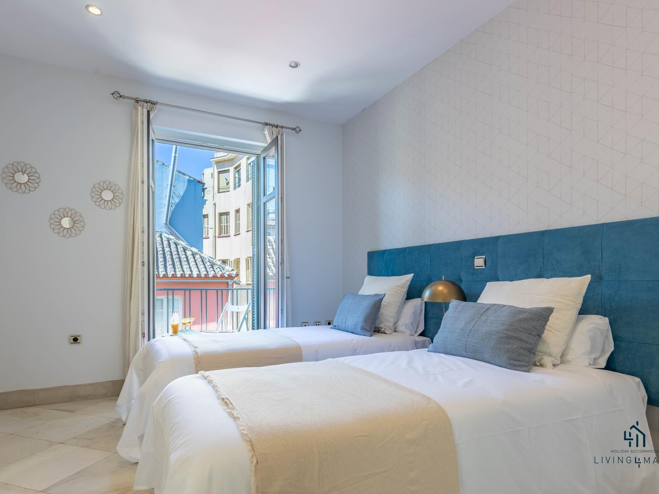 4 slaapkamers, een strijkplank/strijkijzer, internet, beddengoed