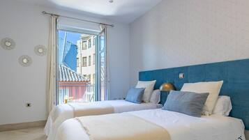 4 slaapkamers, een strijkplank/strijkijzer, internet, beddengoed