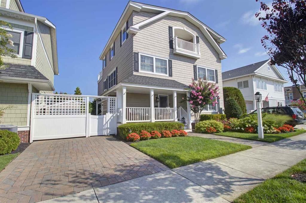 Recently renovated home New kitchen, new appliances must see to truly appreciate the beauty of this home.