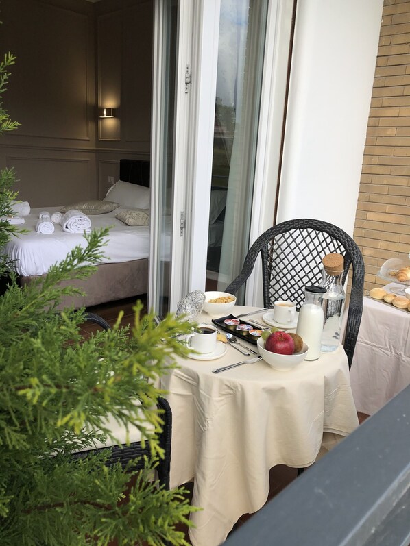 Chambre Double Deluxe, balcon | Détail de l’extérieur