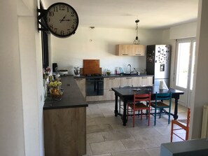 Køleskab, ovn, kogeplade, opvaskemaskine