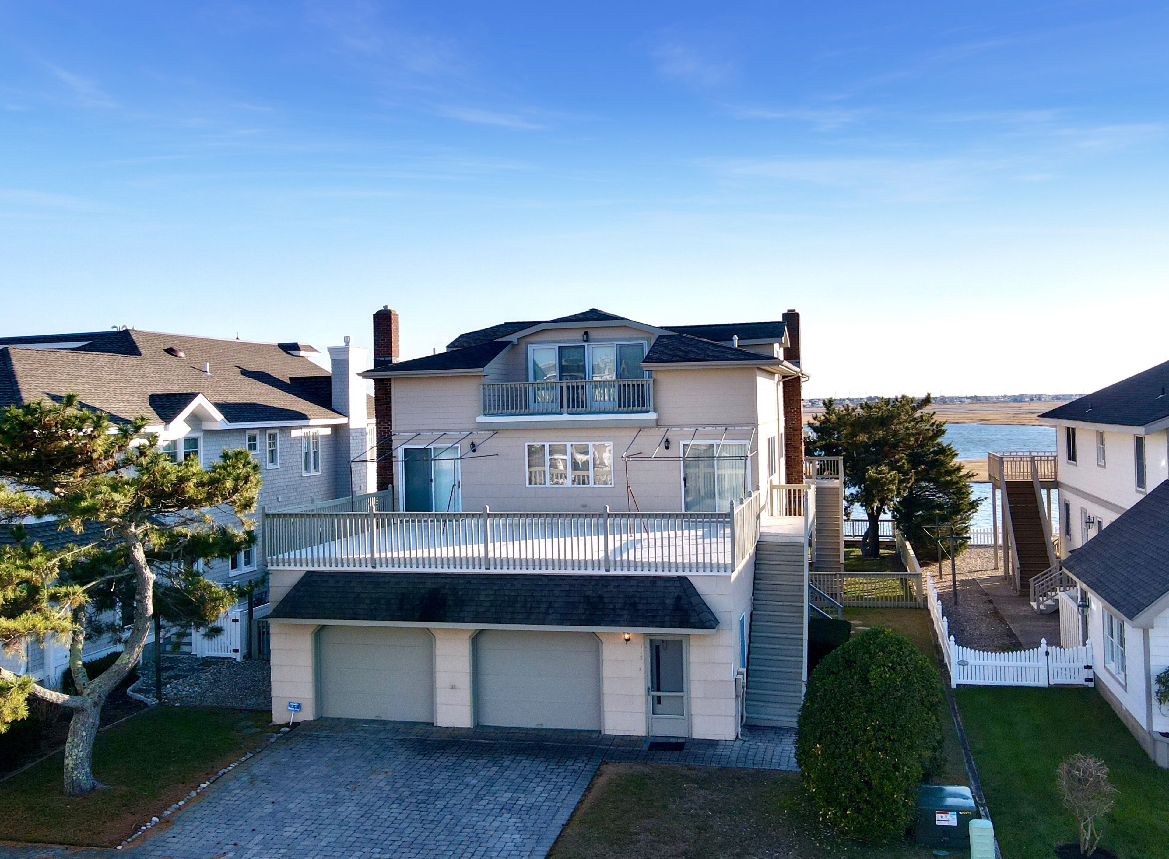 Excellent choice on the Bayfront featuring 6 bedrooms, 4 full baths and 1 power room
