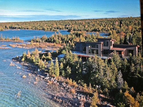 North Paw - Private 5 acres, 800m shoreline