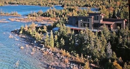 North Paw - 400m yksityinen rantaviiva – melonta ja uinti aivan oven ulkopuolella