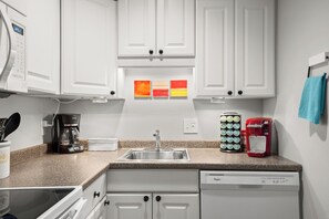 冰箱、微波炉、烤箱、炉灶