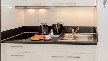 Fridge, stovetop, coffee/tea maker, electric kettle