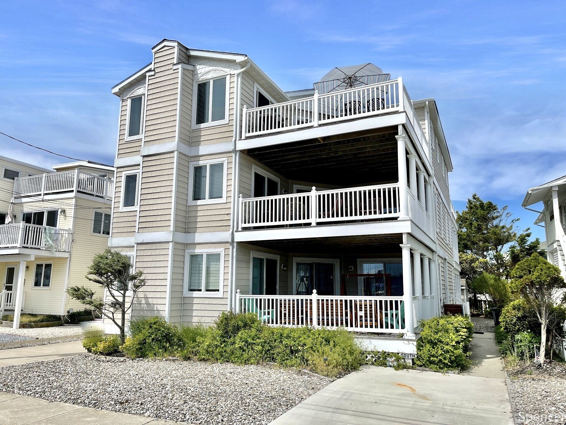 Contemporary 3 level townhome located 3rd from the beach and just a short walk into Avalon's revitalized Business District