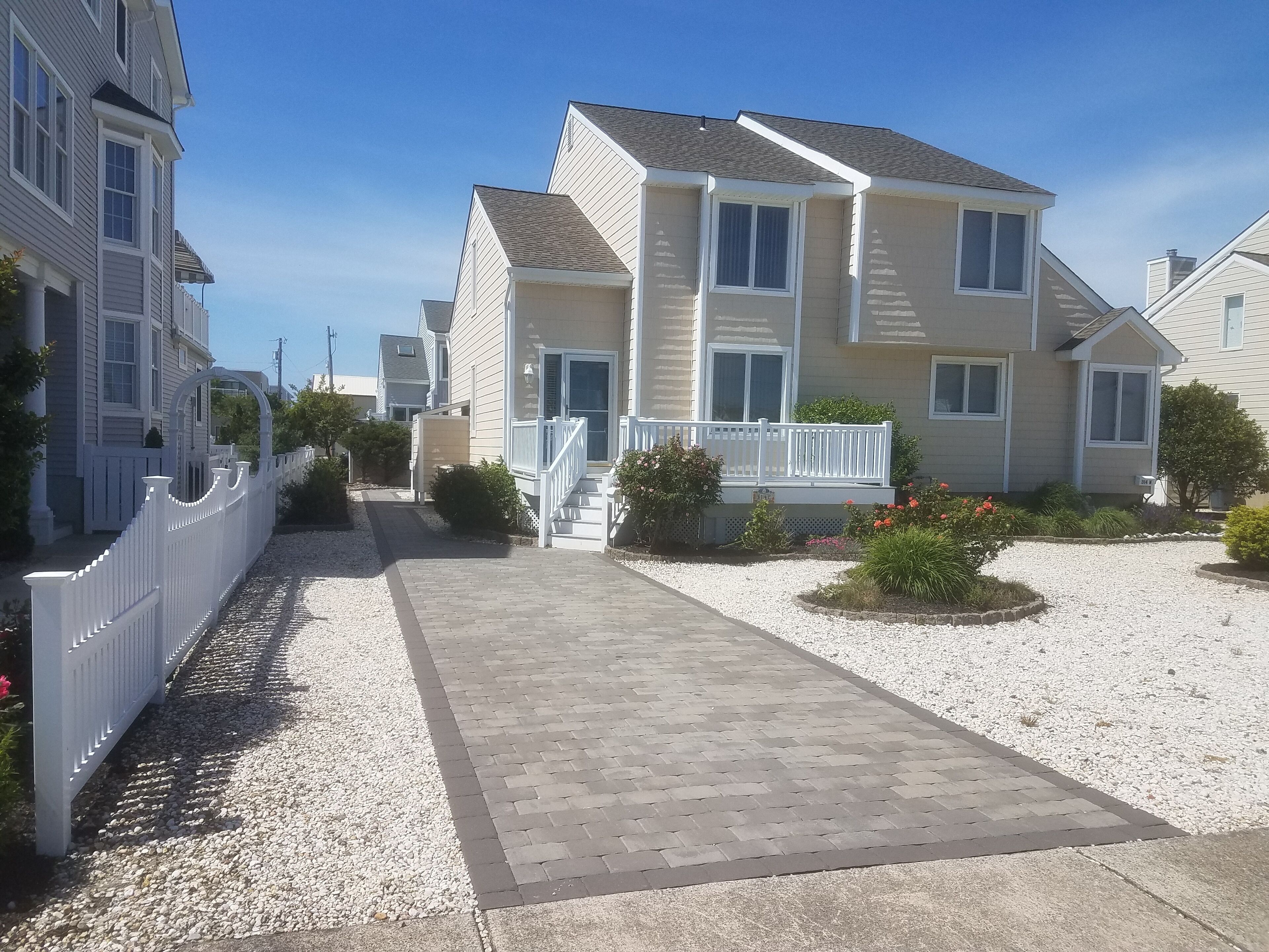 3 bedroom, 2-bath town home is only 3 blocks to the beach, family recreation and restaurants