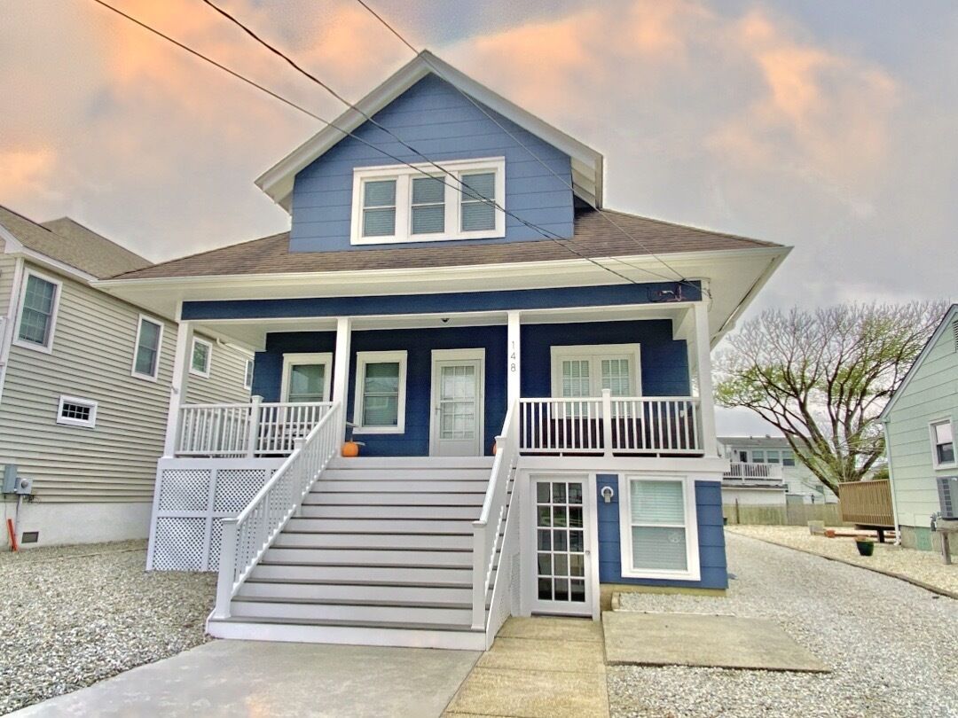 Avalon Beach House! Great Location! Enjoy your morning coffee or a glass of wine in the evening on the inviting covered porch.