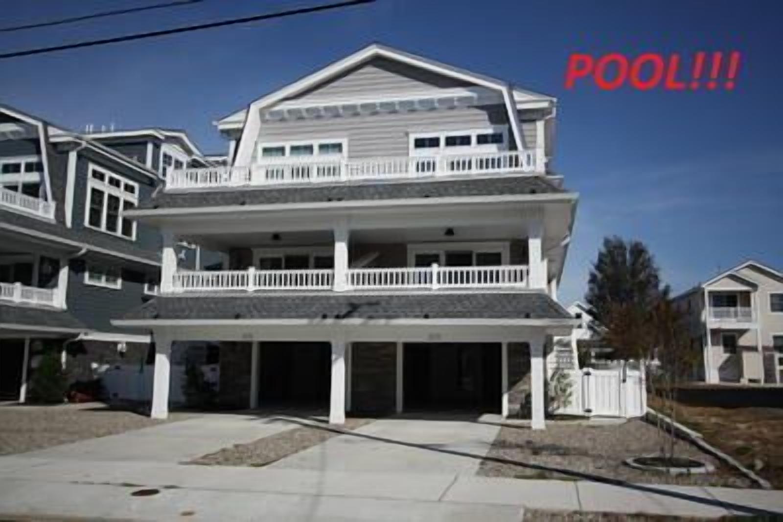 FRIDAY TO FRIDAY RENTAL:  Townhouse with a bay view and a pool.
