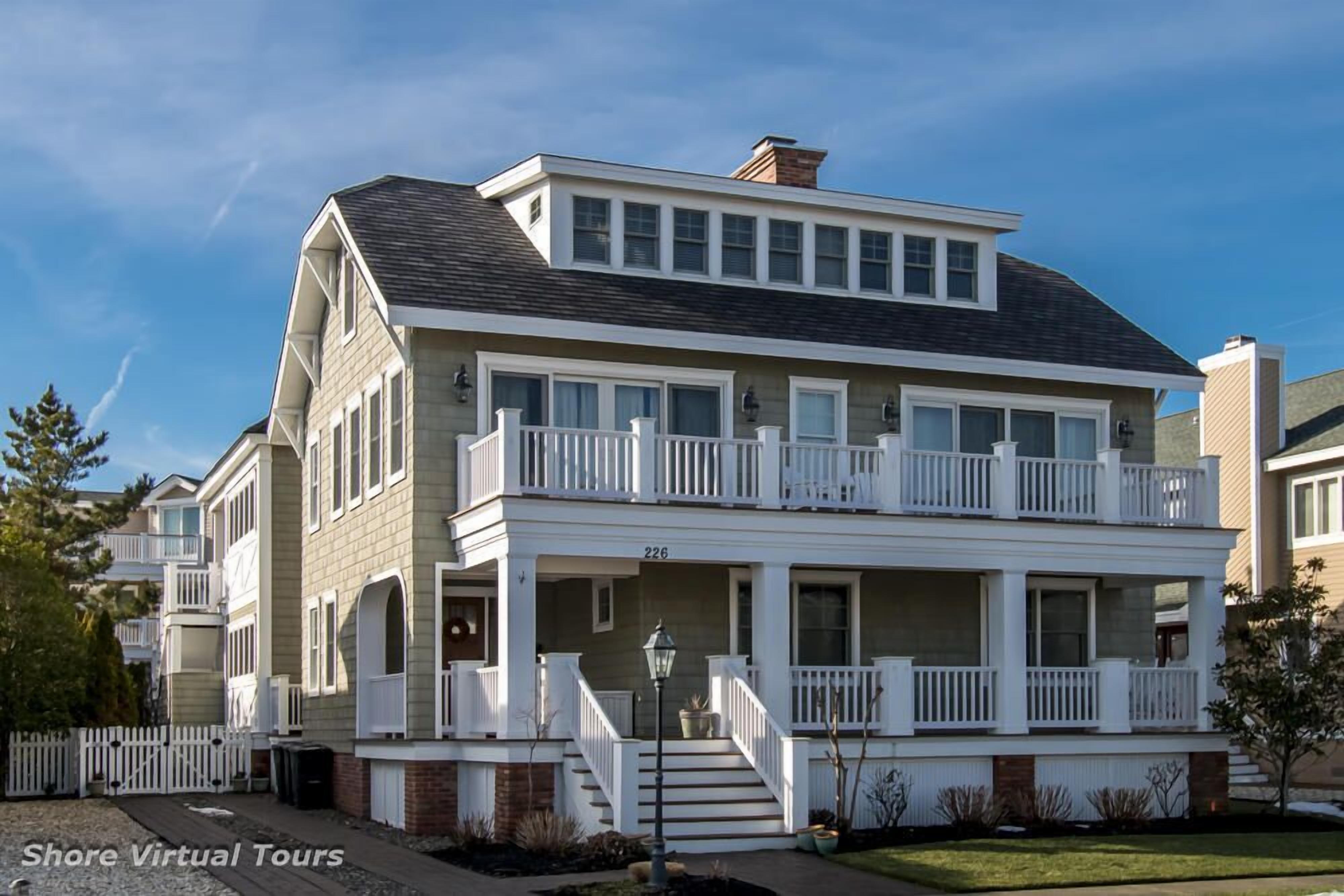LOOK NO FURTHER! 3 level home, LARGE POOL & MINI GOLF PUTTING GREEN!