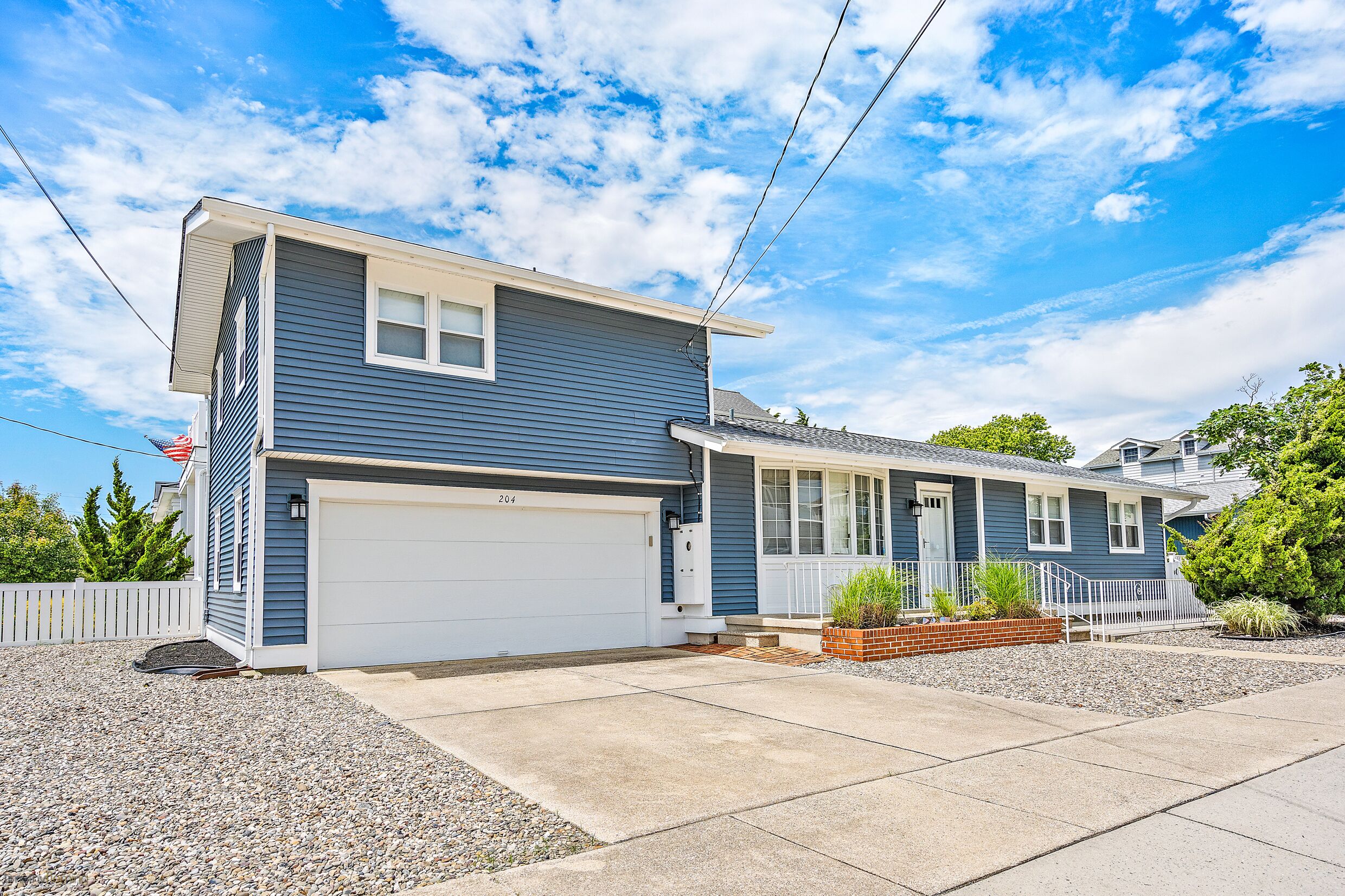 Super convenient single family rental. Short walk to beach and town