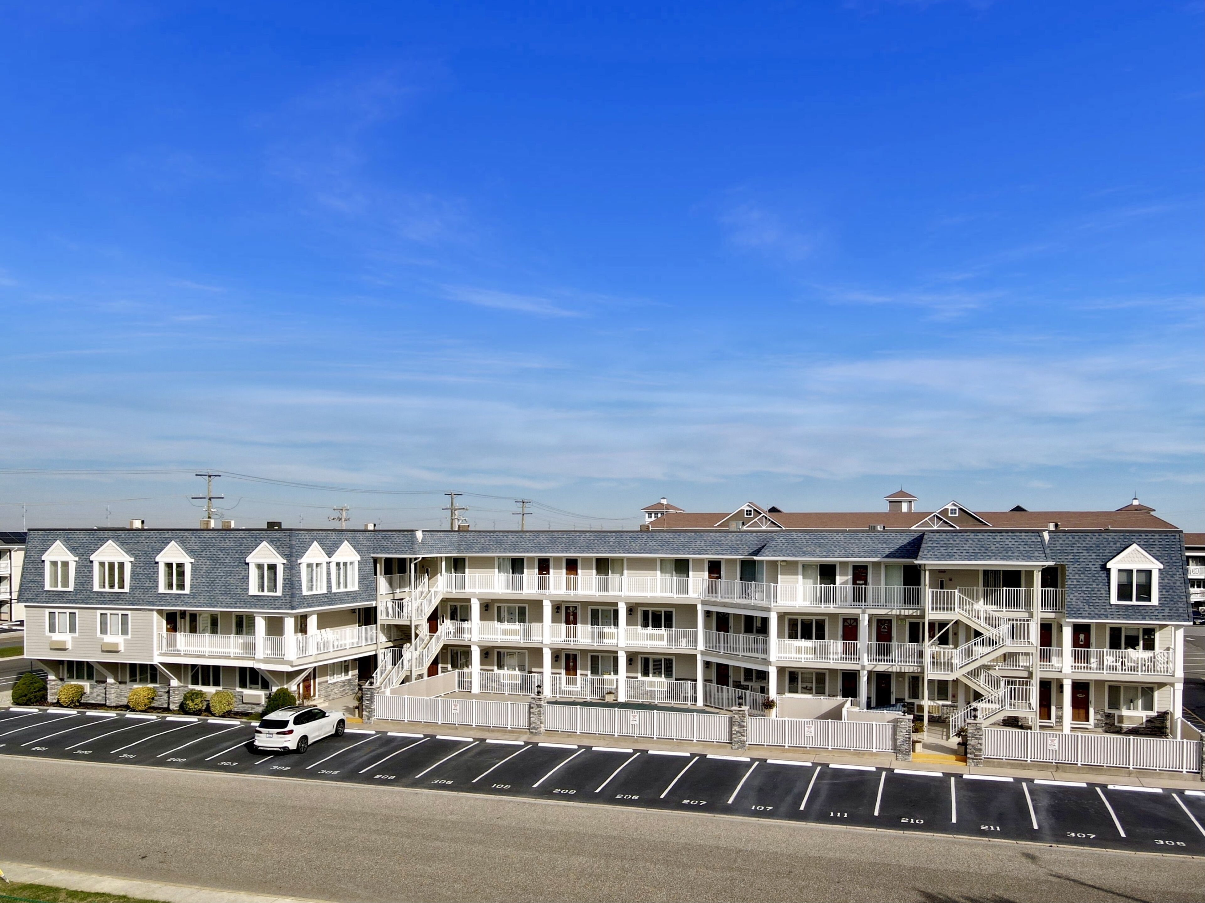 BEACHBLOCK LOCATION!  Merrimac Resort condominium with newly renovated bathroom