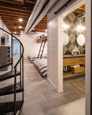 3 makuuhuonetta, silitysrauta/-lauta, Wi-Fi, vuodevaatteet