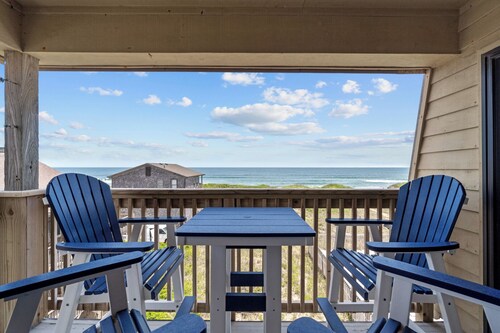A Beach Odyssea at Admirals View III 2 Bedroom Oceanfront Condo, Pool Access, Near Kill Devil Hills Attractions