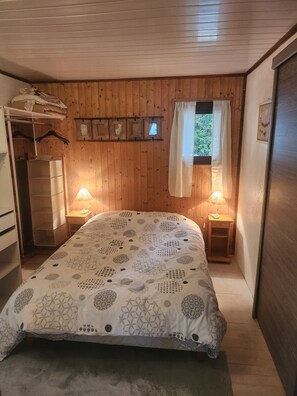 2 chambres, fer et planche à repasser, lit parapluie, Wi-Fi gratuit