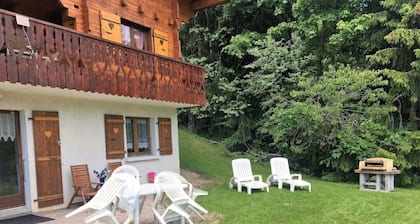 Single-storey apartment in a detached chalet