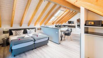 1 bedroom, premium bedding, desk, iron/ironing board