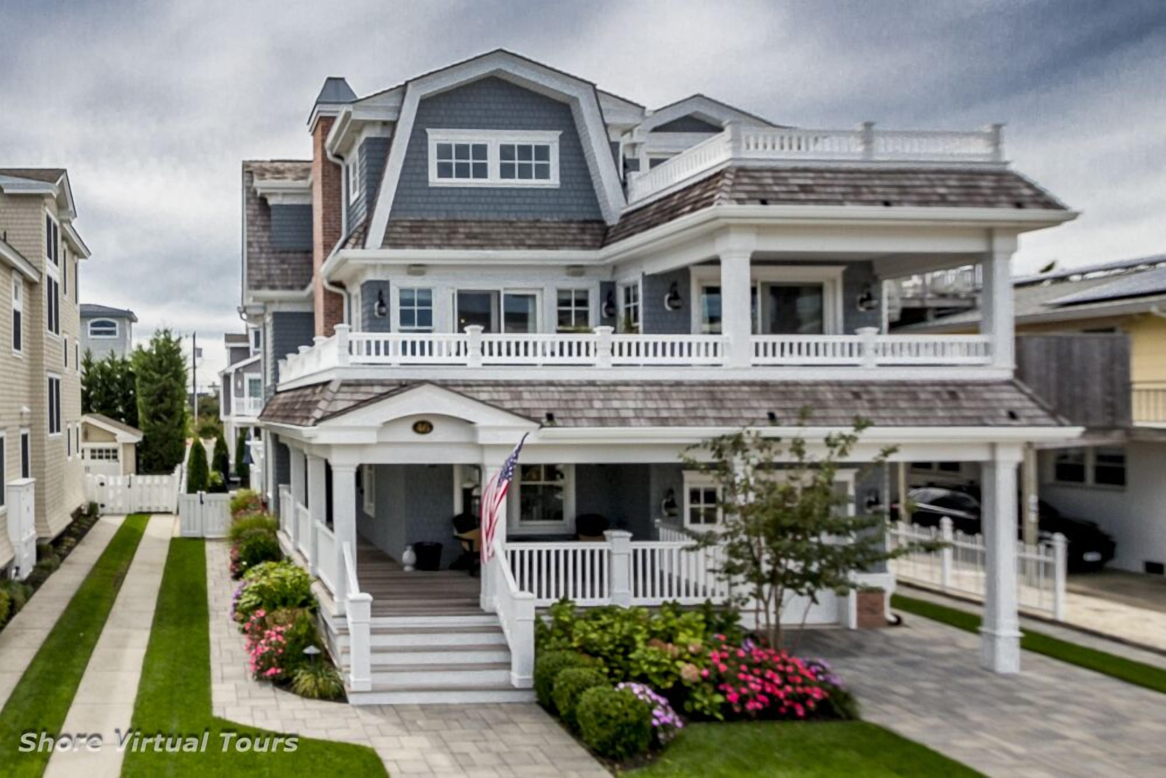 BEACH BLOCK property is just a short walk to shopping and restaurants