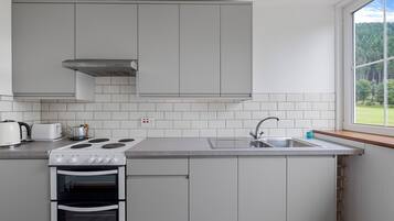 Réfrigérateur, micro-ondes, four, bouilloire électrique