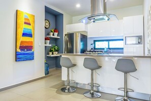 Fridge, microwave, oven, stovetop - Lunada Condo by BRIC Vacation Rentals in Playa del Carmen - 2 bedroom! (Playa del Carmen)