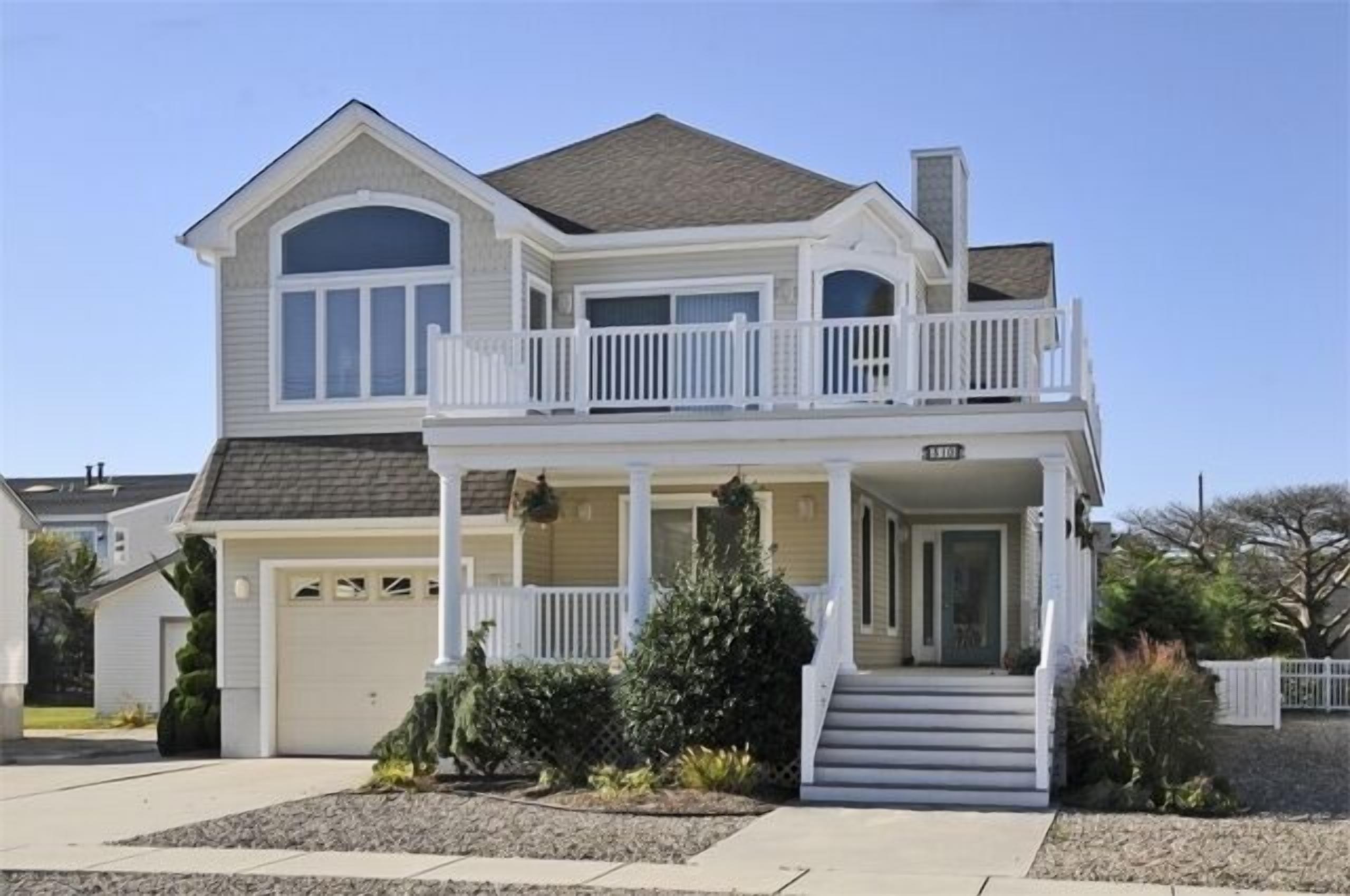 Located 2.5 blocks from the beach and has a great heated swimming pool