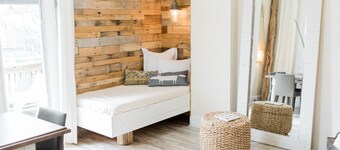 Experience this amazing Mt Adams home where celebrities stay