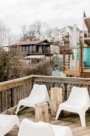 المنطقة المحيطة بالمنشأة